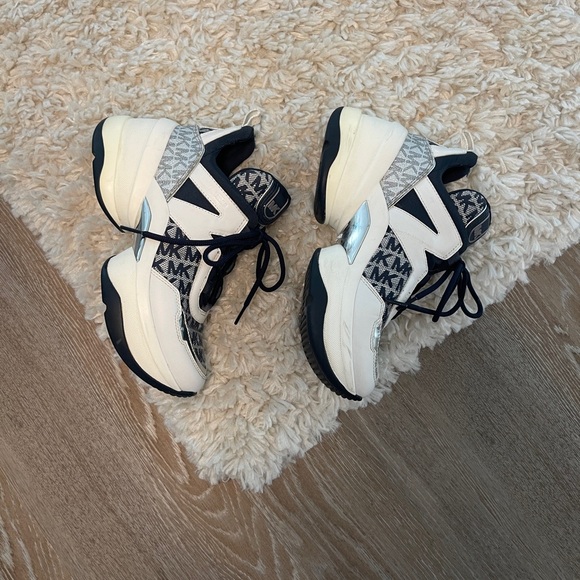 Michael Kors Olympia Monogram Sneakers. Women’s size 7 - Picture 4 of 7